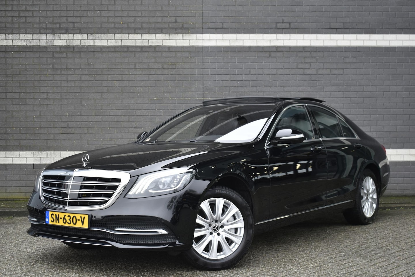 Mercedes-Benz S-klasse - 500 / Panoramadak / Rear Entertainment / Nightvision / Multibeam / Luxe - AutoWereld.nl