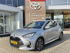 Toyota Yaris - 1.5 HYBRID BUSINESS ALL-SEASON BLIND-SPOT KEYLESS STOELVERW PARK-SENSOREN APPLE/ANDROID NL
