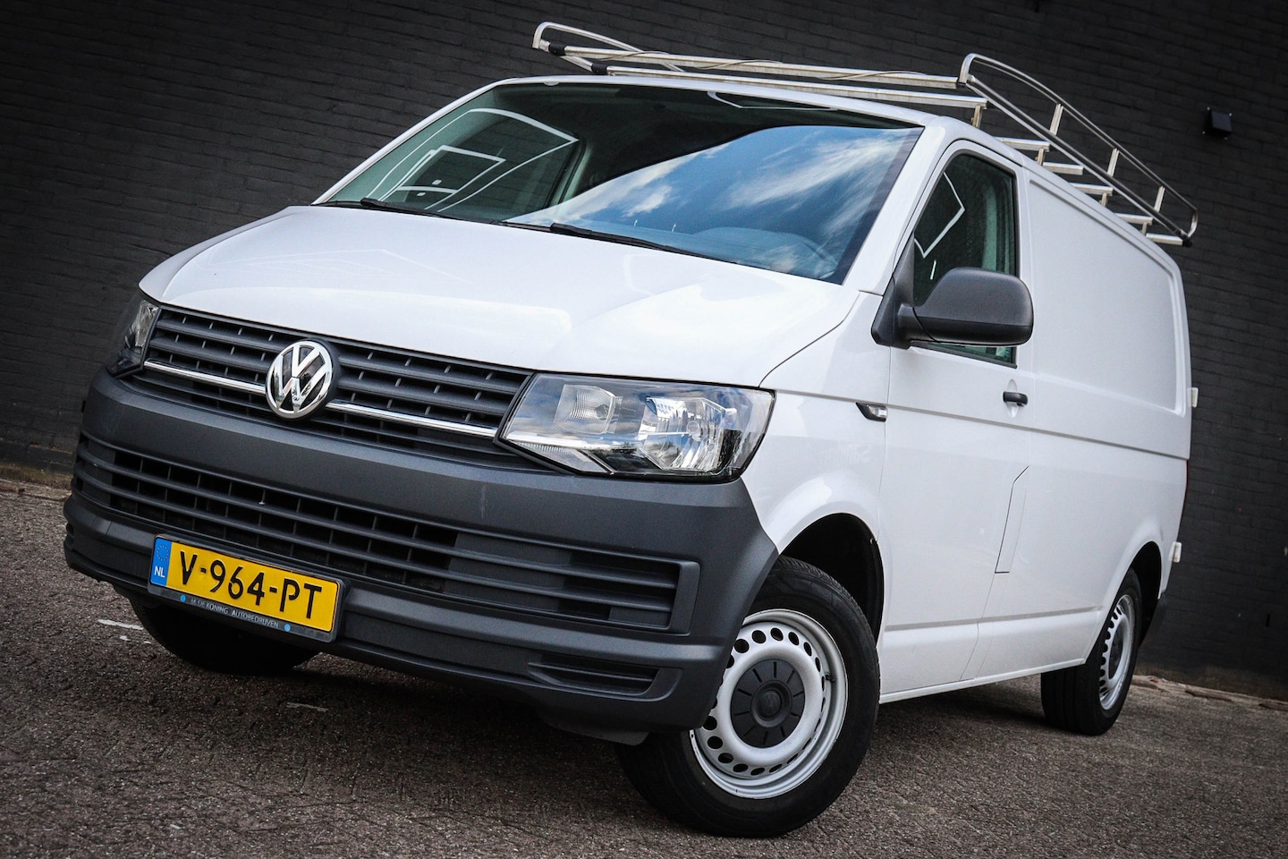 Volkswagen Transporter - 2.0 TDI L1H1 Economy Van 12.950,- NU 11.950,- ! - AutoWereld.nl