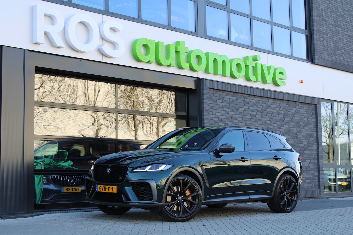 Jaguar F-Pace - 5.0 V8 S/C AWD SVR | UNIEK! | DEALER OND | HUD | 360 | STOELKOELING | ELEK TREKHAAK | MERI - AutoWereld.nl