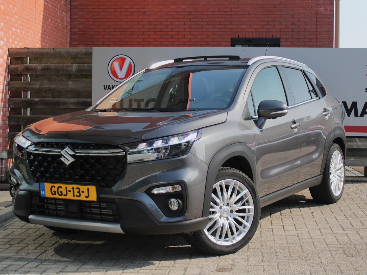 Suzuki S-Cross - 1.4 Boosterjet Style Smart Hybrid 6 Jaar Garantie! Elektrisch Panoramadak, 360° Camera, Na - AutoWereld.nl