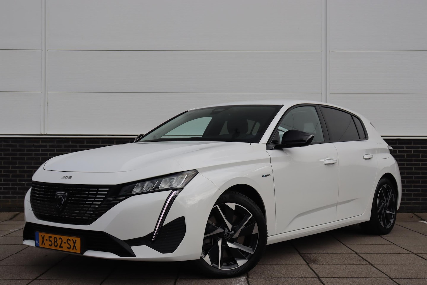 Peugeot 308 - 1.6 HYbrid 180 Allure Pack Business 360 Camera / Lage km stand / LED / SOH 99,75% - AutoWereld.nl