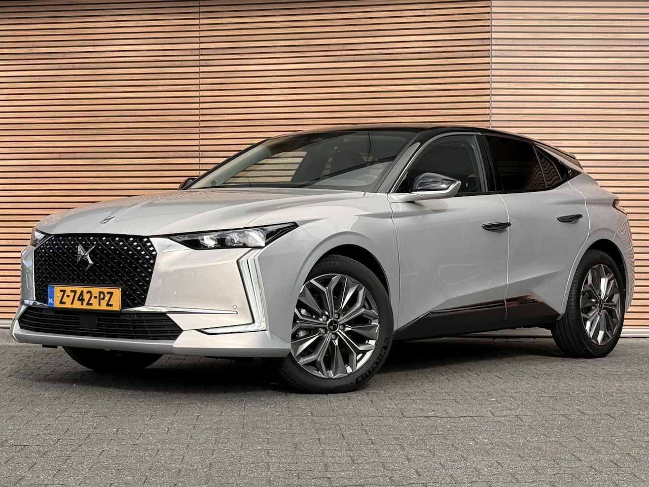 DS 4 - 1.2 PureTech Bastille Navi / Camera / Cruise / Led / 19" lm velg - AutoWereld.nl