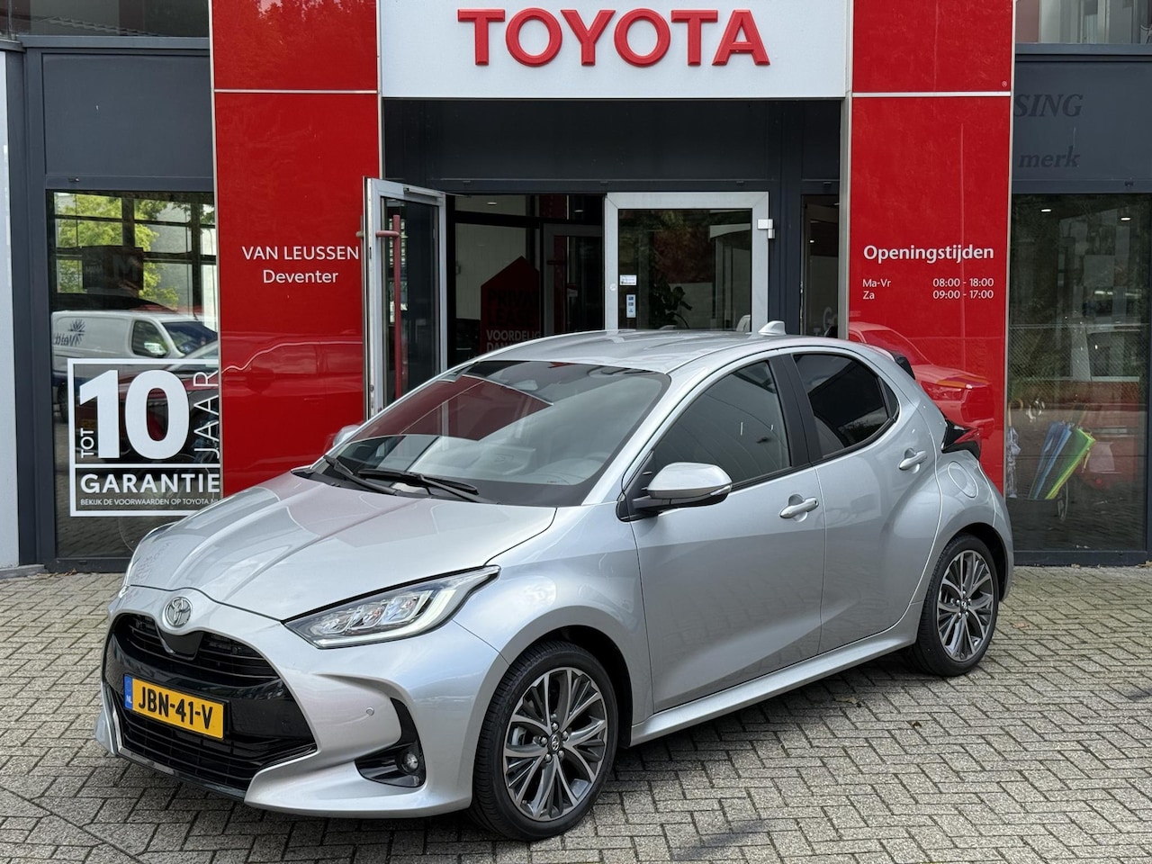 Toyota Yaris - 1.5 Hybrid 130 Executive BLIND SPOT KEYLESS STOEL/STUURVERW 17"LICHTMETAAL - AutoWereld.nl