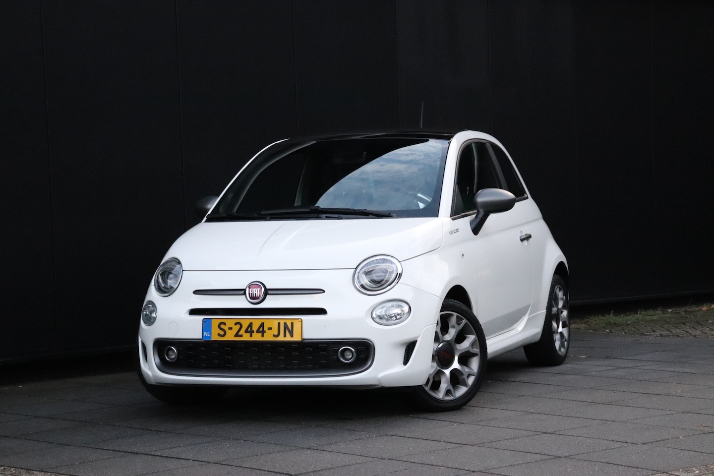 Fiat 500 - 1.0 Hybrid Sport | PANO | CRUISE | NAVI | PDC | AIRCO | LEDER | - AutoWereld.nl