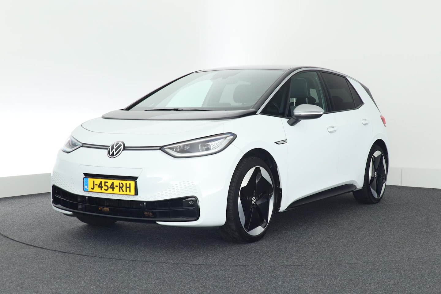 Volkswagen ID.3 - First Max 58 kWh 204pk SOH 86% Steunhaak Navigatie Panoramadak Sportstoelen HUD Camera - AutoWereld.nl