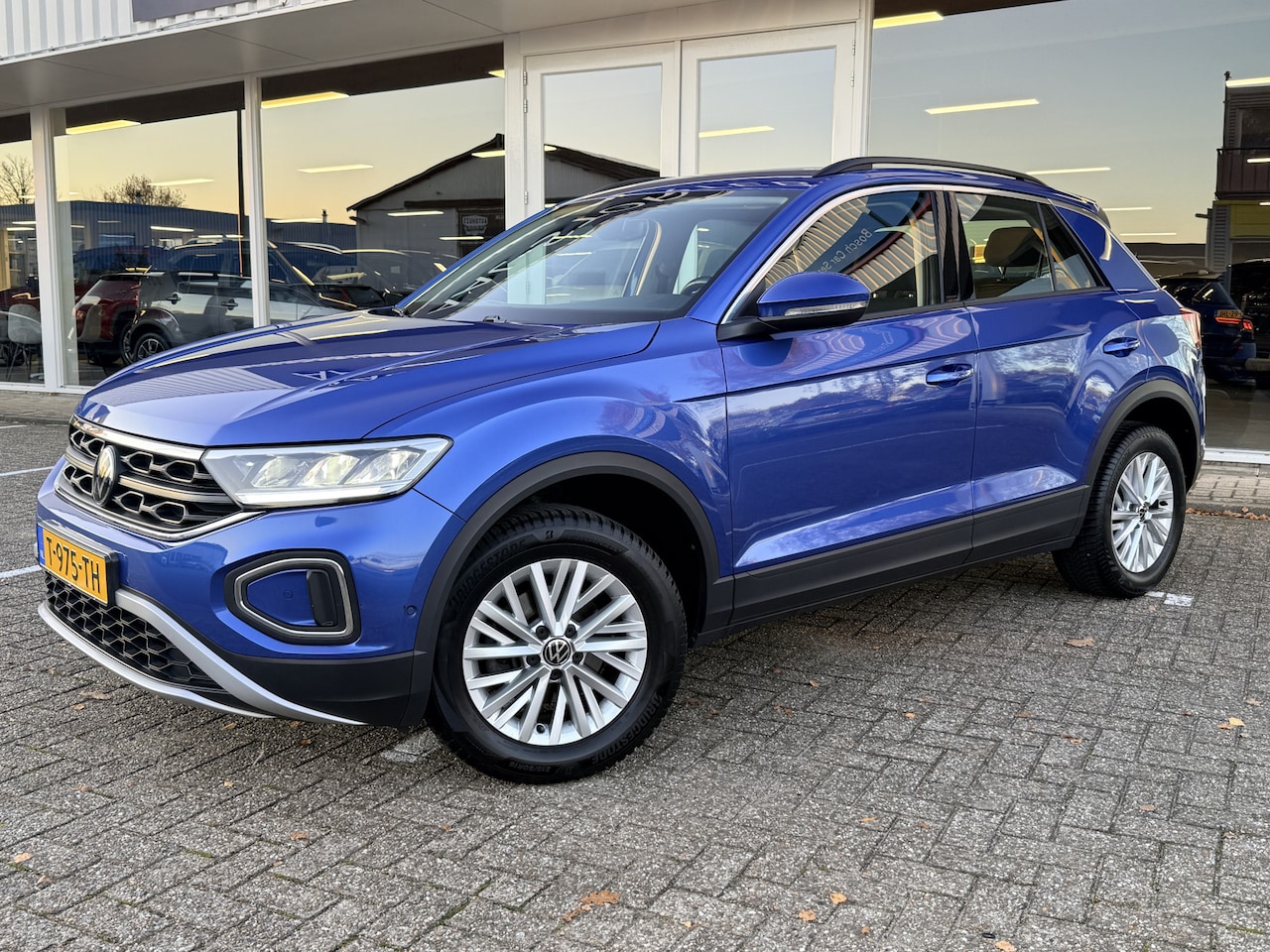 Volkswagen T-Roc - 1.0 TSI Life | LED | Apple Carplay | Adapt. Cruise | DAB+ | PDC v+a incl. Camera - AutoWereld.nl