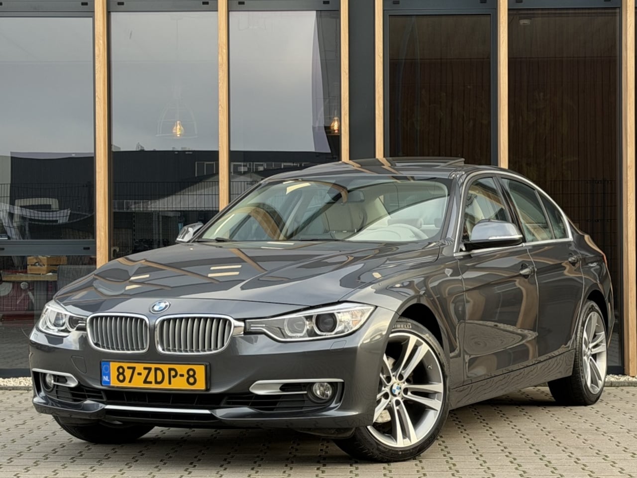 BMW 3-serie - 320i xDrive High Ex. - AutoWereld.nl