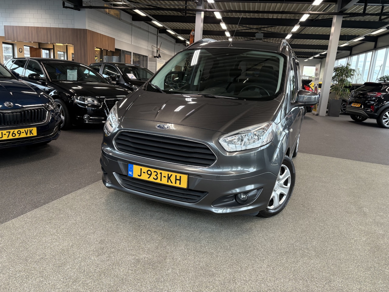 Ford Tourneo Courier - 1.0 Ecoboost 100pk Titanium AIRCO/CRUISE/PDC/TREKHAAK - AutoWereld.nl