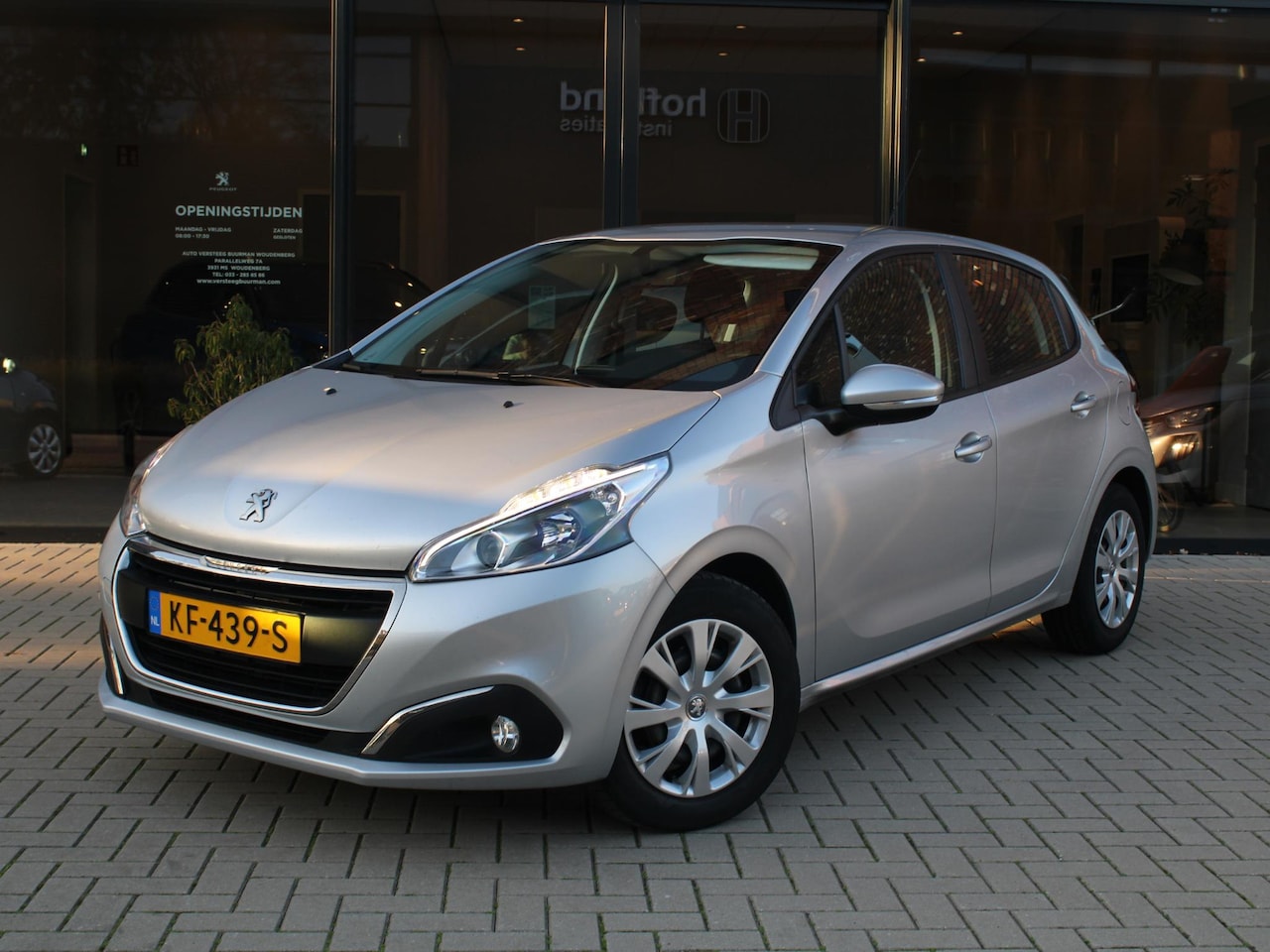Peugeot 208 - 1.2 PureTech 82PK Blue Lion Airco, Navigatie, Parkeersensoren achter - AutoWereld.nl