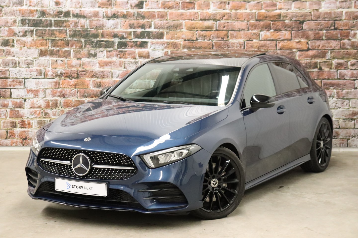 Mercedes-Benz A-klasse - 250 AMG Automaat / Panoramadak / Night Pakket / Achteruitrijcamera / Ambiance Verlichting - AutoWereld.nl