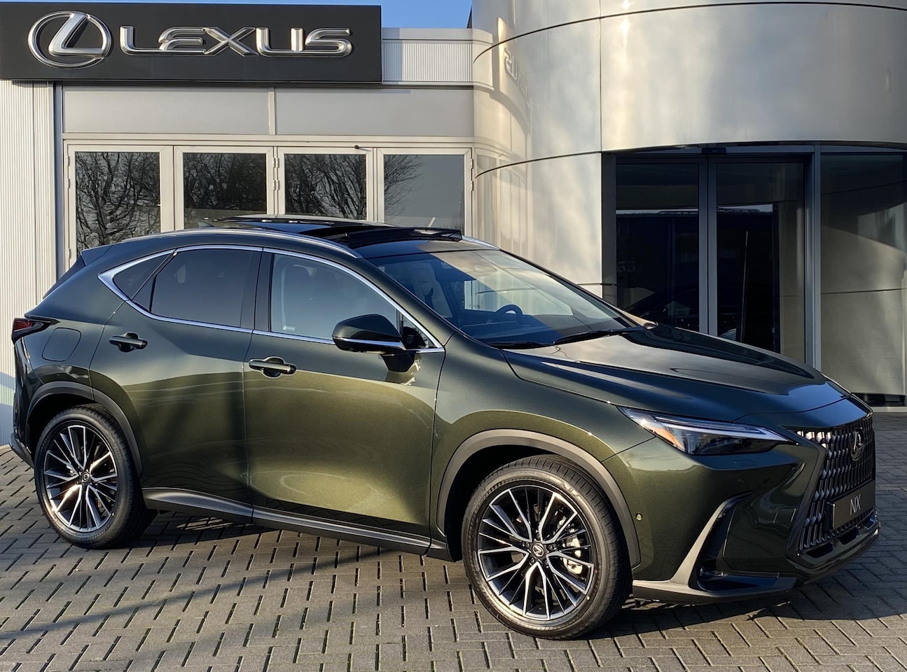 Lexus NX - 450h+ AWD President Line NIEUW DIRECT LEVERBAAR TREKHAAK MARK LEVINSON PANODAK 360-CAM STO - AutoWereld.nl