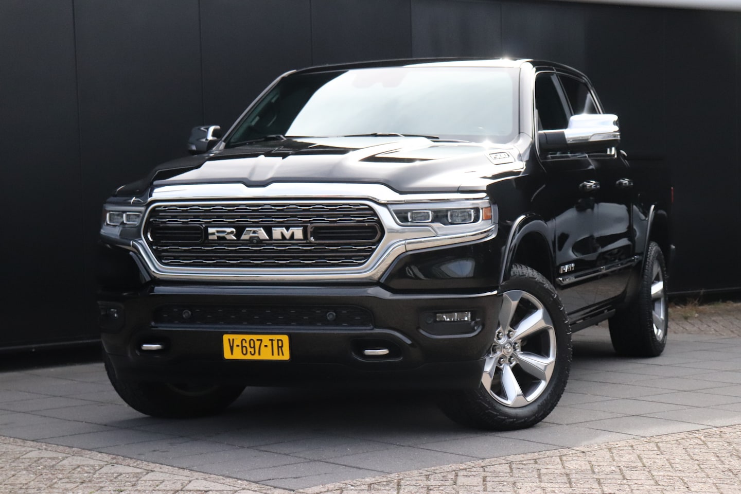 Dodge Ram 1500 - 5.7 V8 4x4 Crew Cab 5'7 Limited | LEDER | MEMORY | H&K | PANO | LUCHTVERING | TREKHAAK | S - AutoWereld.nl