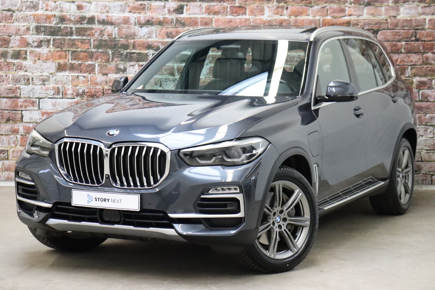 BMW X5 - xDrive45e High Executive xLine Automaat / Panoramadak / Live Cockpit Professional / Trekha - AutoWereld.nl