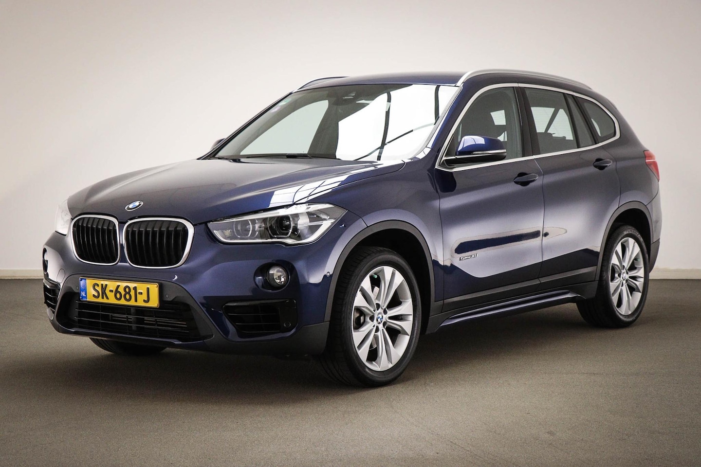 BMW X1 - sDrive18i Executive | SPORT LINE / PARKING- PACK | CAMERA - AutoWereld.nl