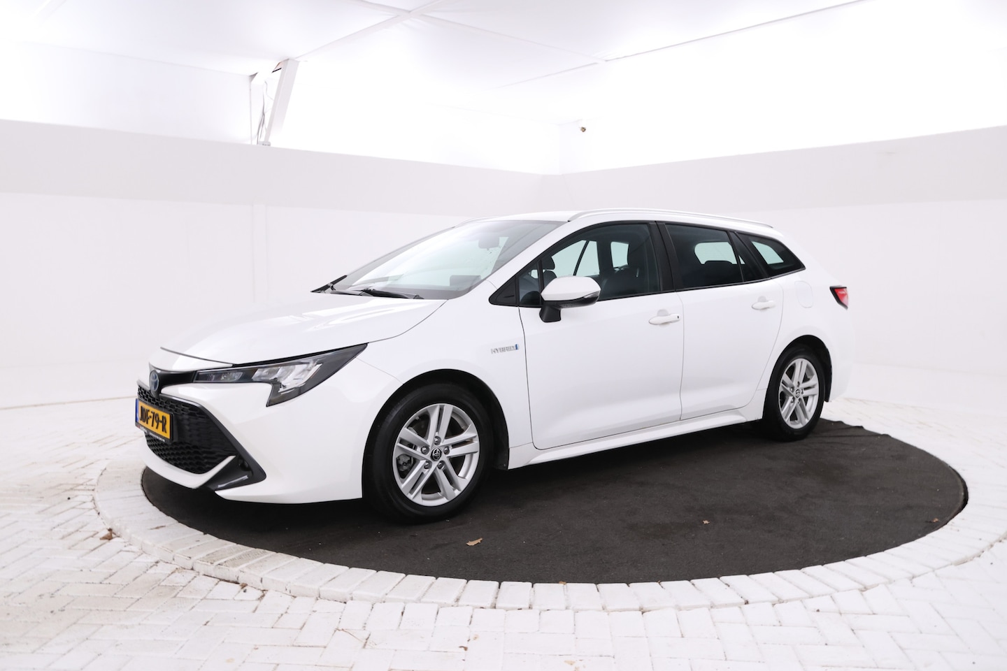 Toyota Corolla Touring Sports - 1.8 Hybrid Active Apple/Android carplay, Automaat, Climate! - AutoWereld.nl