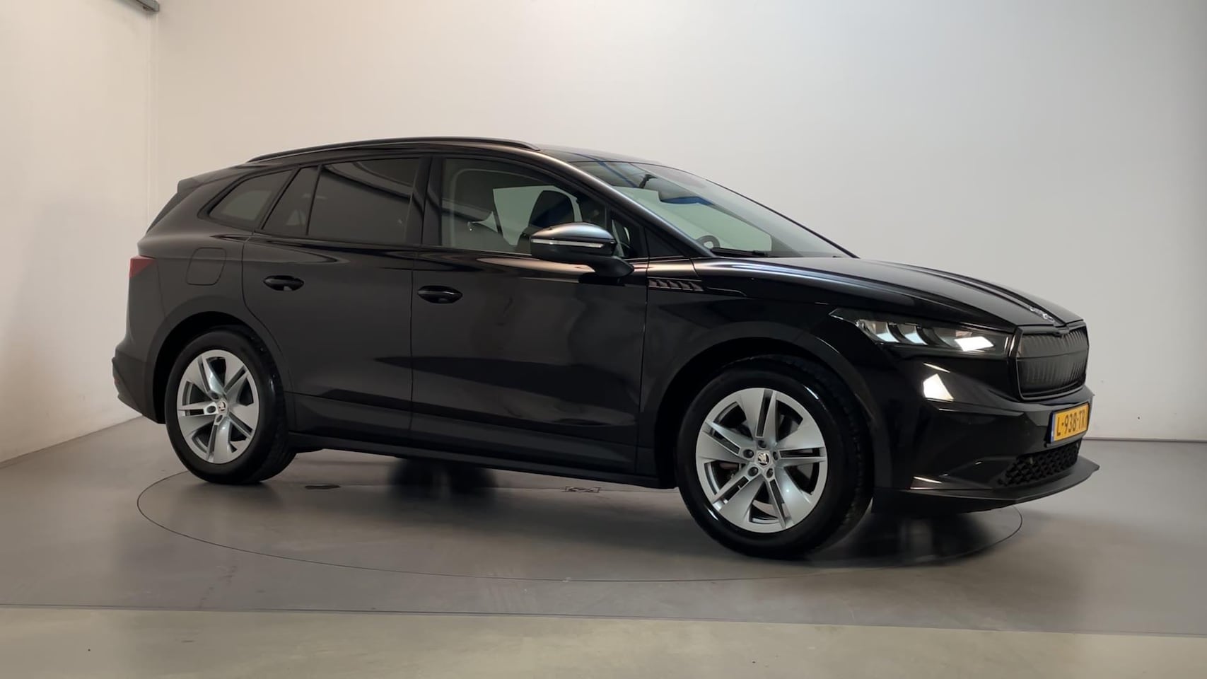 Skoda Enyaq iV - 60 Camera Navigatie Parkeersensoren DAB+ App-Connect - AutoWereld.nl