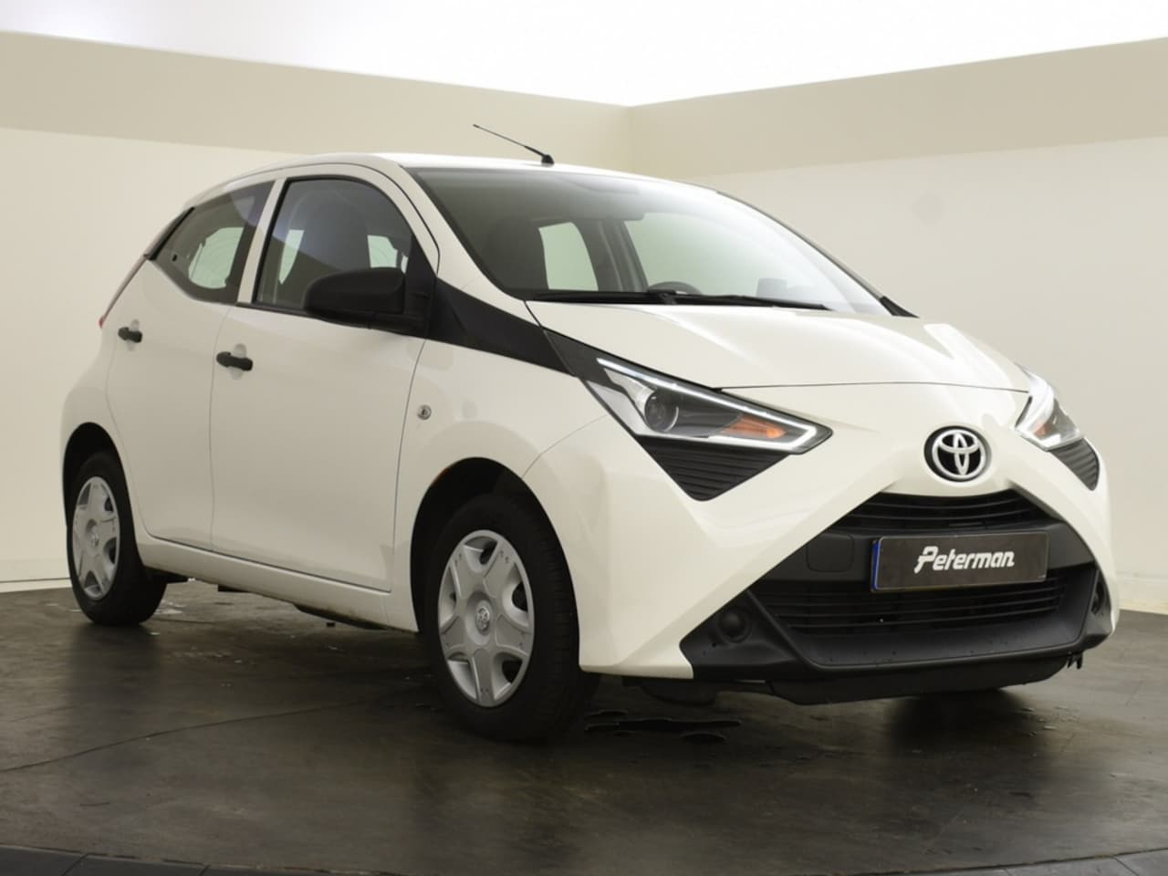 Toyota Aygo - 1.0 VVT-i x-fun | All Seasons | Parkeersensoren - AutoWereld.nl