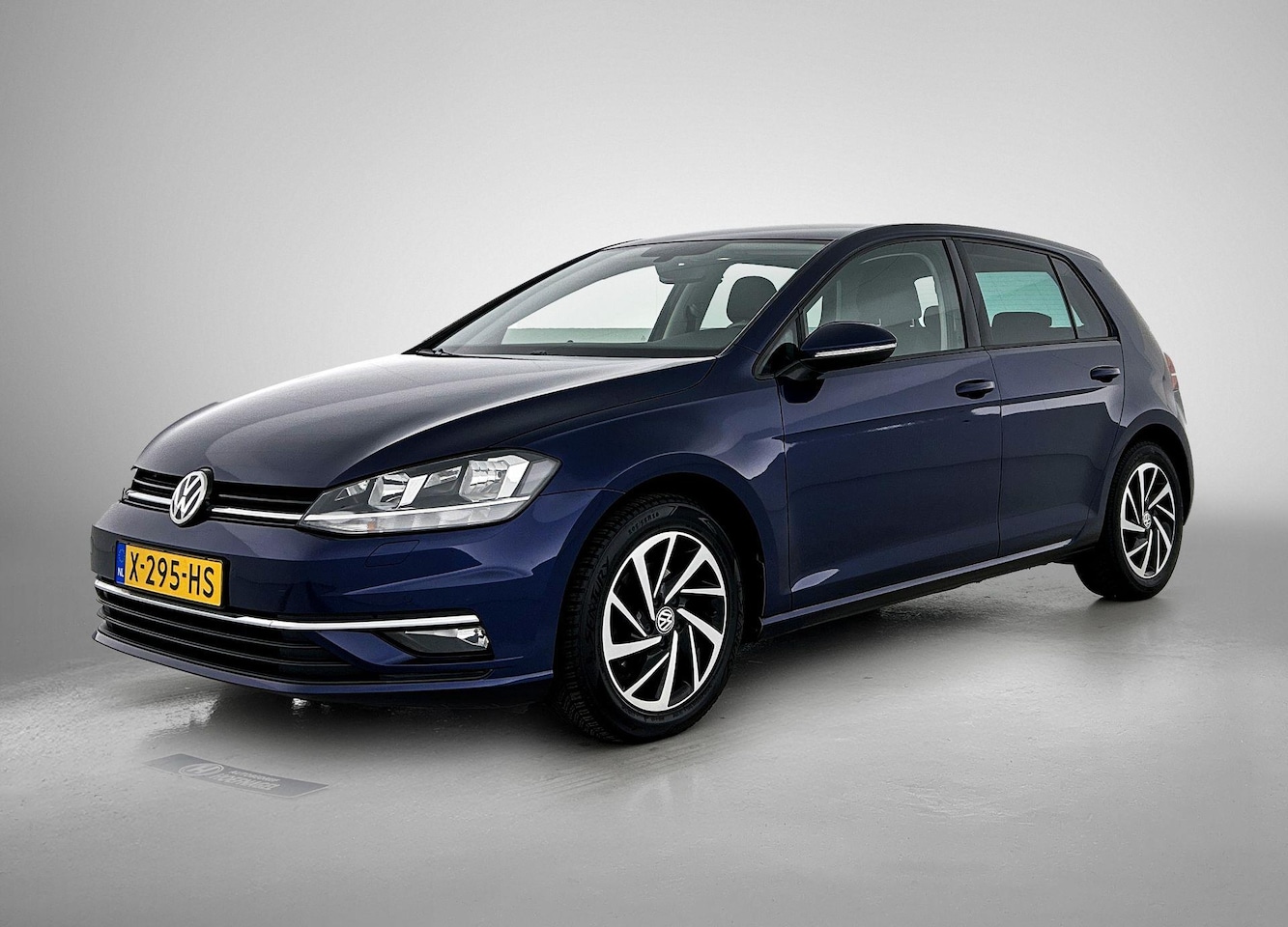 Volkswagen Golf - 1.0 TSI Comfortline Business Automaat | Navigatie | Stoelverwarming | Parkeersensoren | Cl - AutoWereld.nl