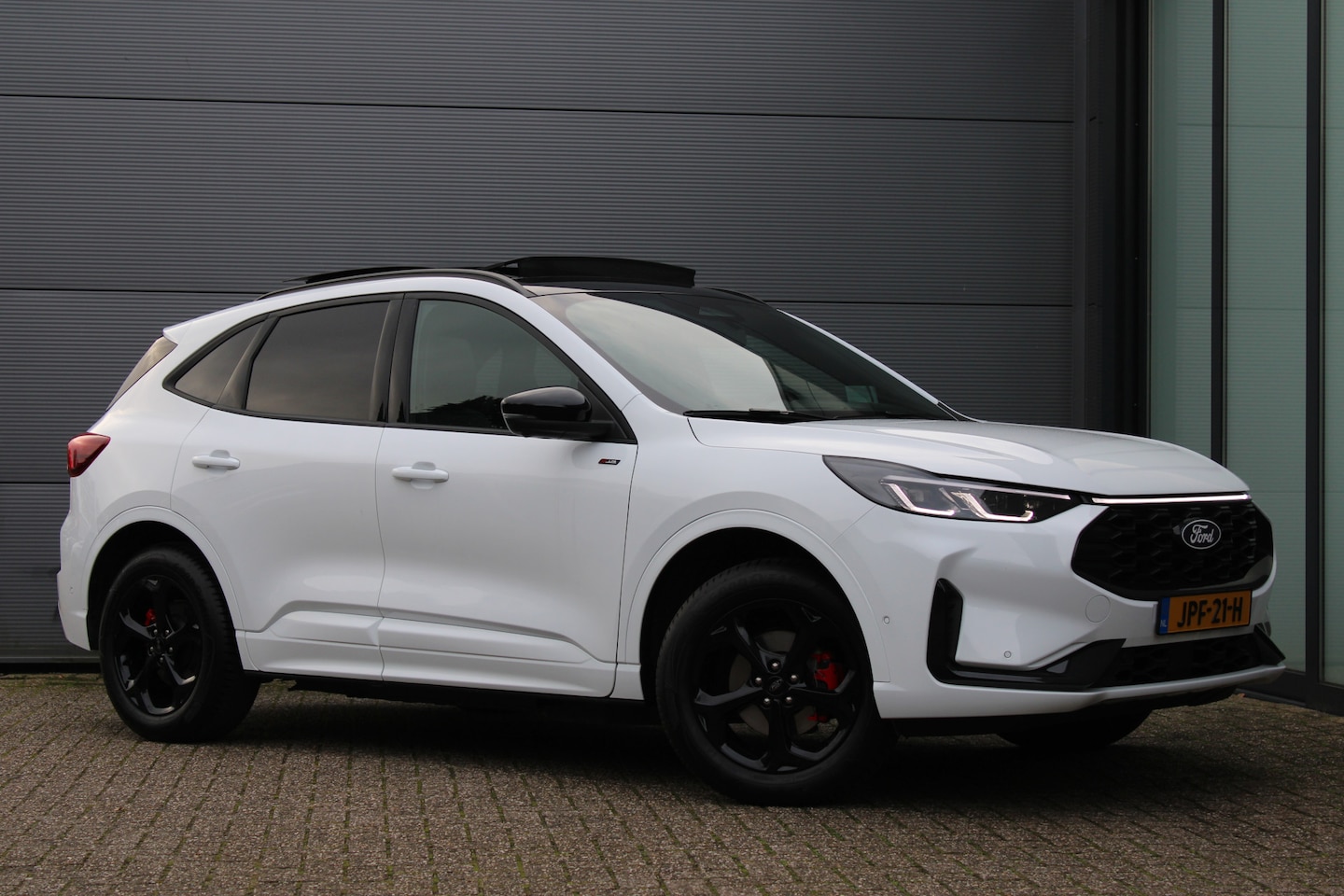 Ford Kuga - 2.5 PHEV ST-Line X | Trekhaak | Panoramadak | AGR | Led | Head-up | B&O - AutoWereld.nl