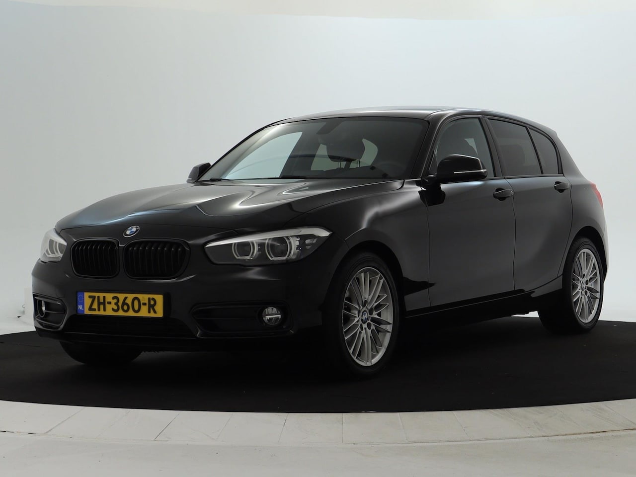 BMW 1-serie - 118i Executive Sport Shadow CarPlay | Camera | Automaat - AutoWereld.nl