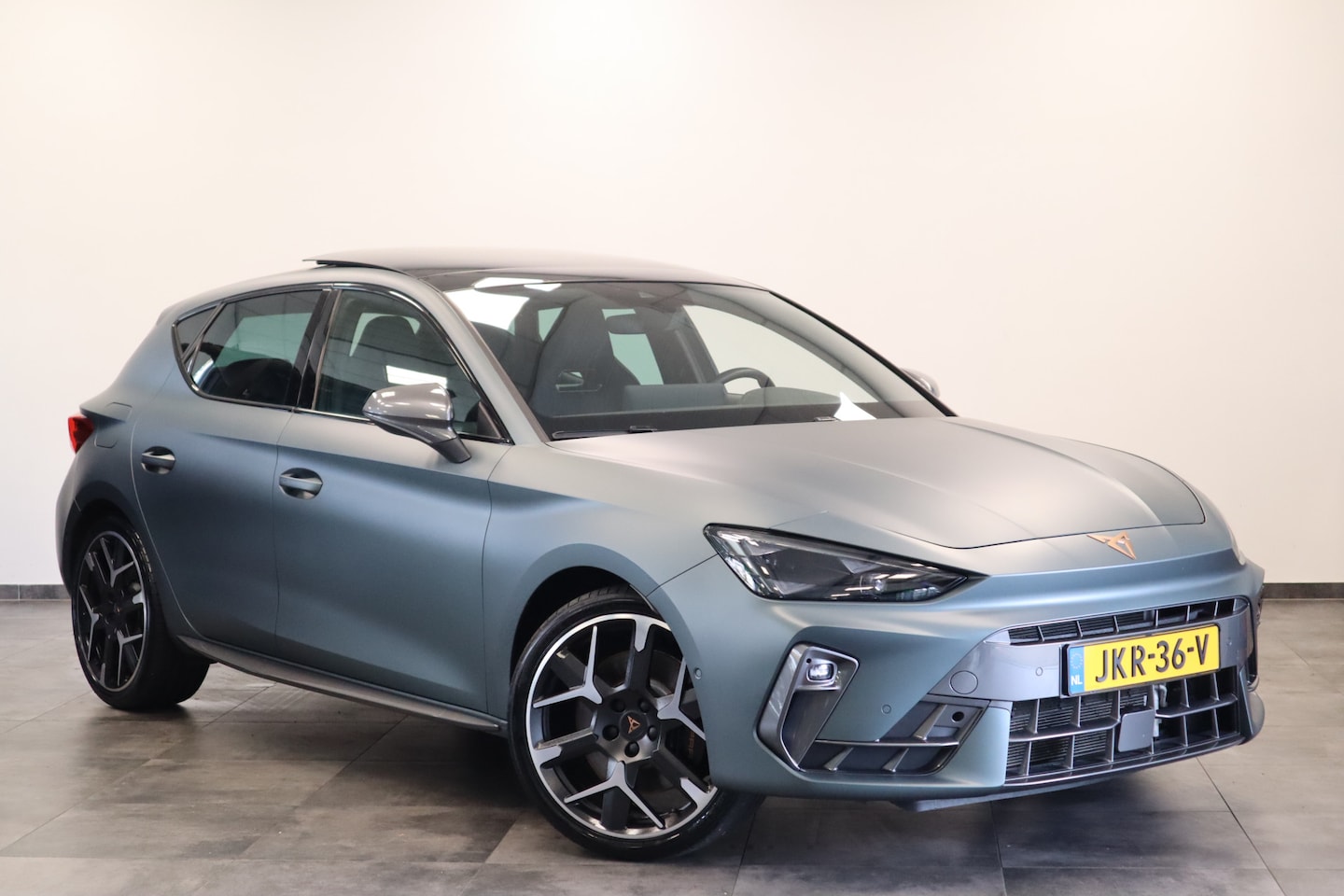 CUPRA Leon - 1.5 TSI e-Hybrid VZ Extreme Panoramadak Kuipstoelen Sennheiser 24 maanden garantie mogelij - AutoWereld.nl