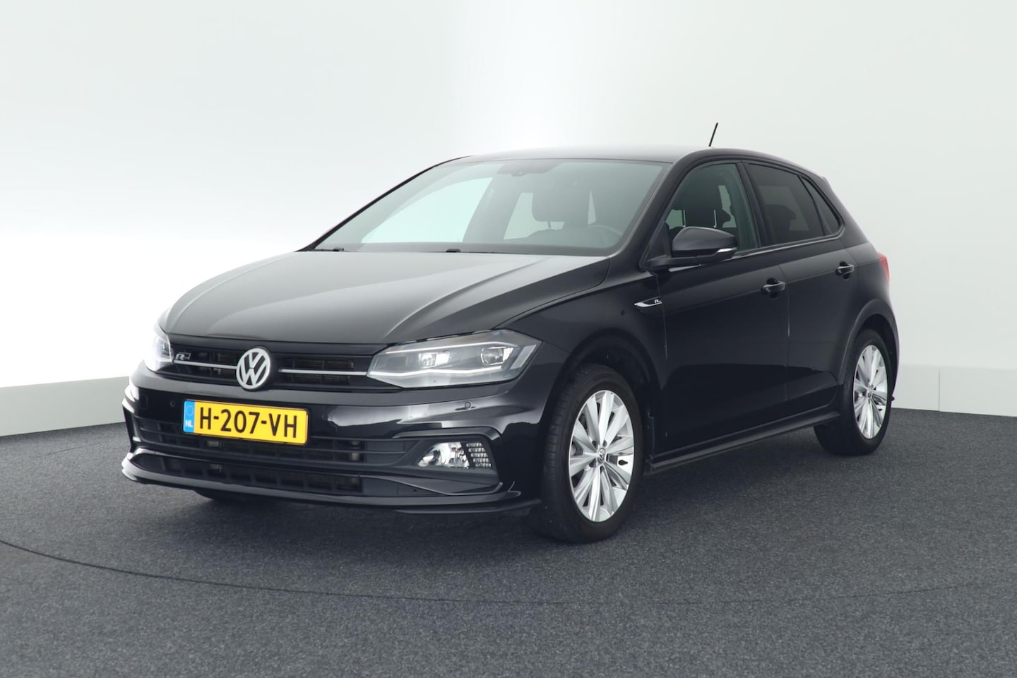 Volkswagen Polo - 1.5 TSI 150pk DSG R-Line Highline Virtual Cockpit Led Climate Control Navigatie - AutoWereld.nl