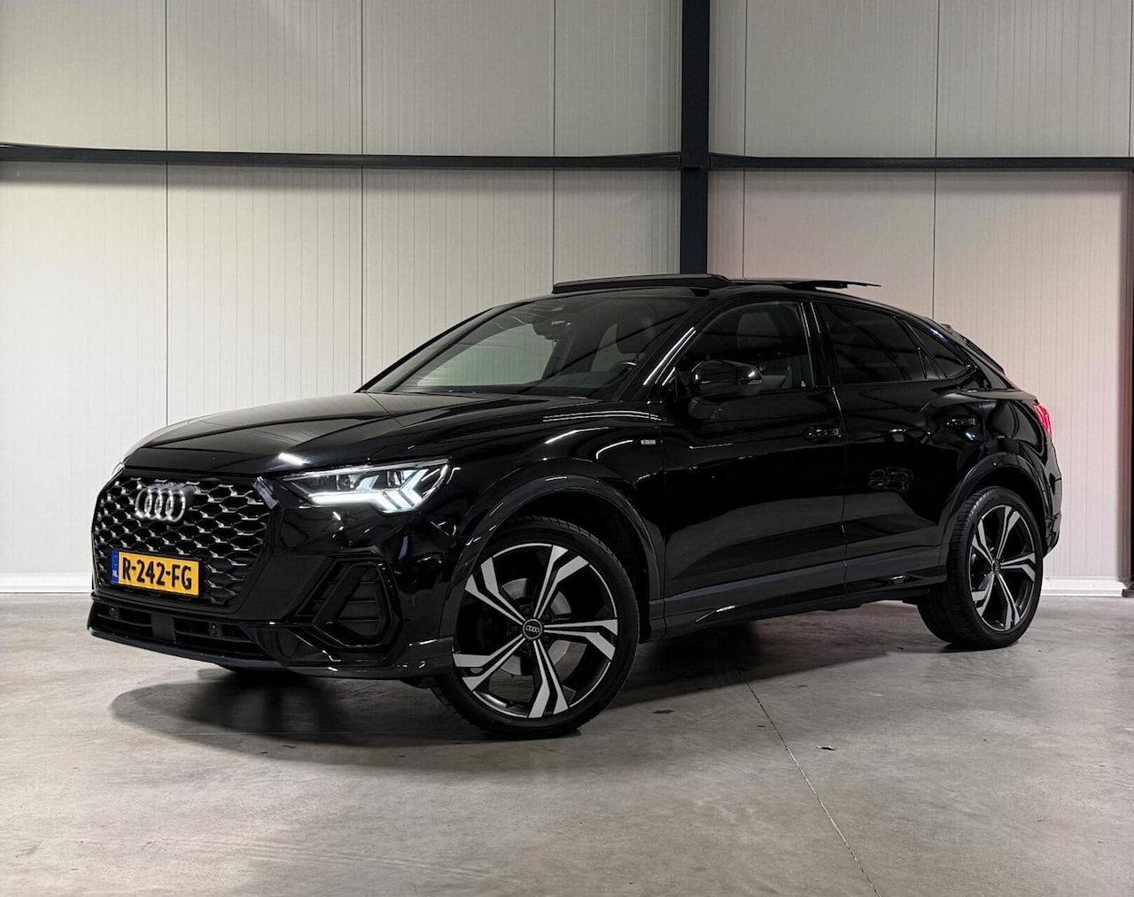 Audi Q3 Sportback - 35 TFSI S-line Pano Virtual Black Optic - AutoWereld.nl