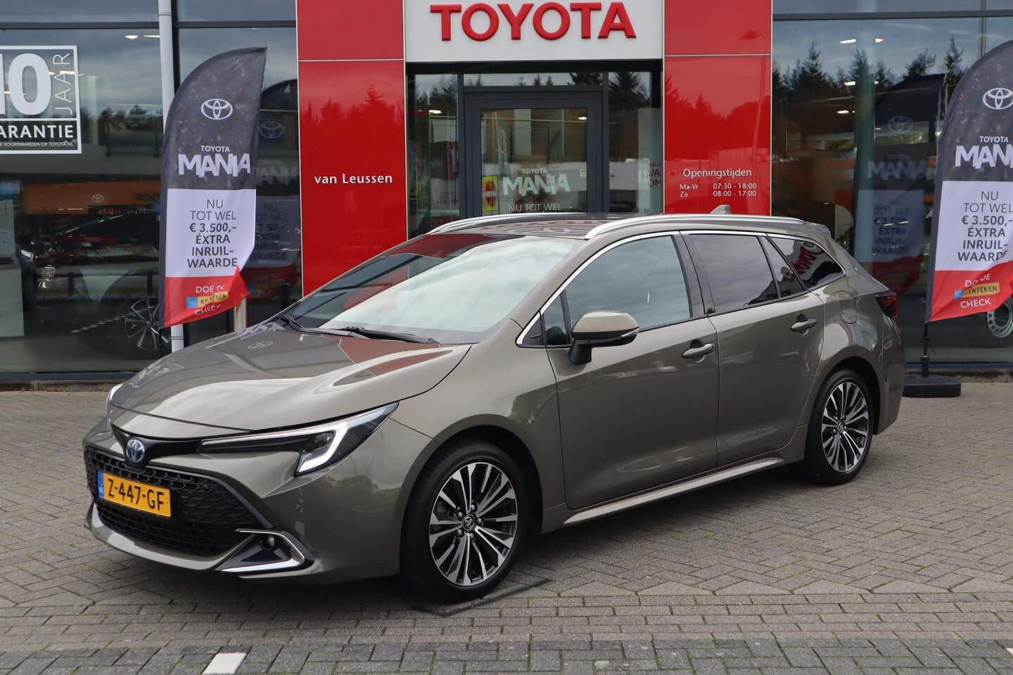 Toyota Corolla Touring Sports - DYNAMIC FACELIFT BLIND-SPOT KEYLESS STOELVERW EL-ACHTERKLEP PARK-SENSOREN VOOR/ACHTER 17'' - AutoWereld.nl