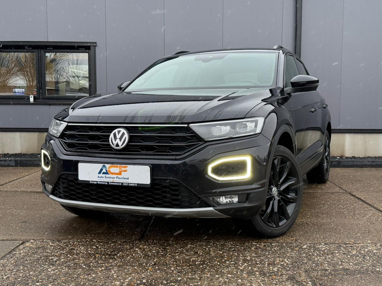 Volkswagen T-Roc - 1.5 TSI Sport Business R BLACK EDITION - AutoWereld.nl