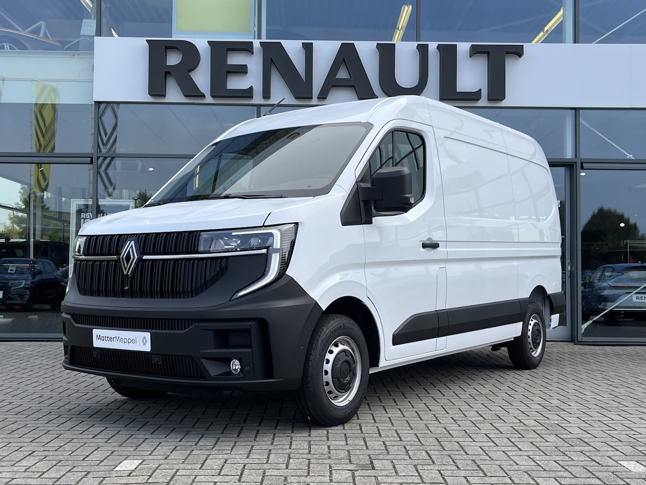 Renault Master - T35 2.0 dCi 150 L2H2 Advance | BPM VRIJ!! | Trekhaak | Navigatie | Camera + Parkeersensore - AutoWereld.nl