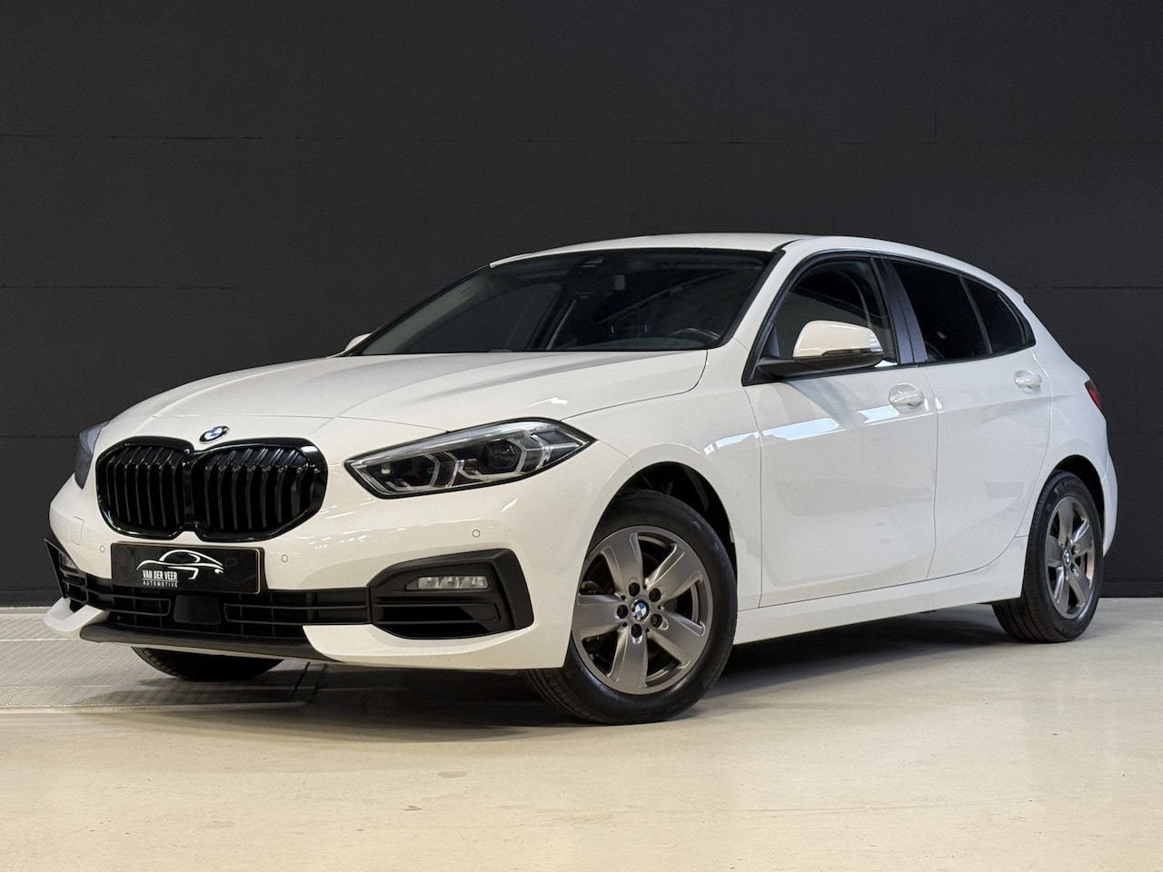 BMW 1-serie - 116i Business Edition | Zwarte grill | Apple Carplay | DAB+ | PDC V+A - AutoWereld.nl