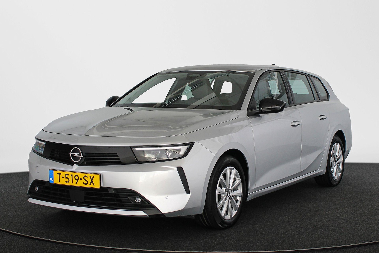 Opel Astra Sports Tourer - 1.2 Edition Achteruitrijcamera Apple CarPlay Parkeersensoren Voor en Achter - AutoWereld.nl