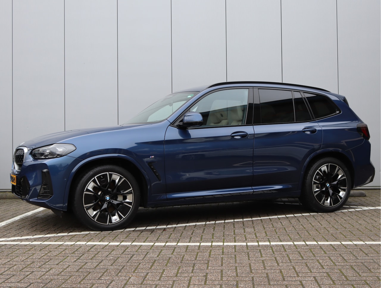 BMW iX3 - High Executive 80 kWh | M-sport | Pano | Trekhaak | H&K | 97,8% SOH - AutoWereld.nl