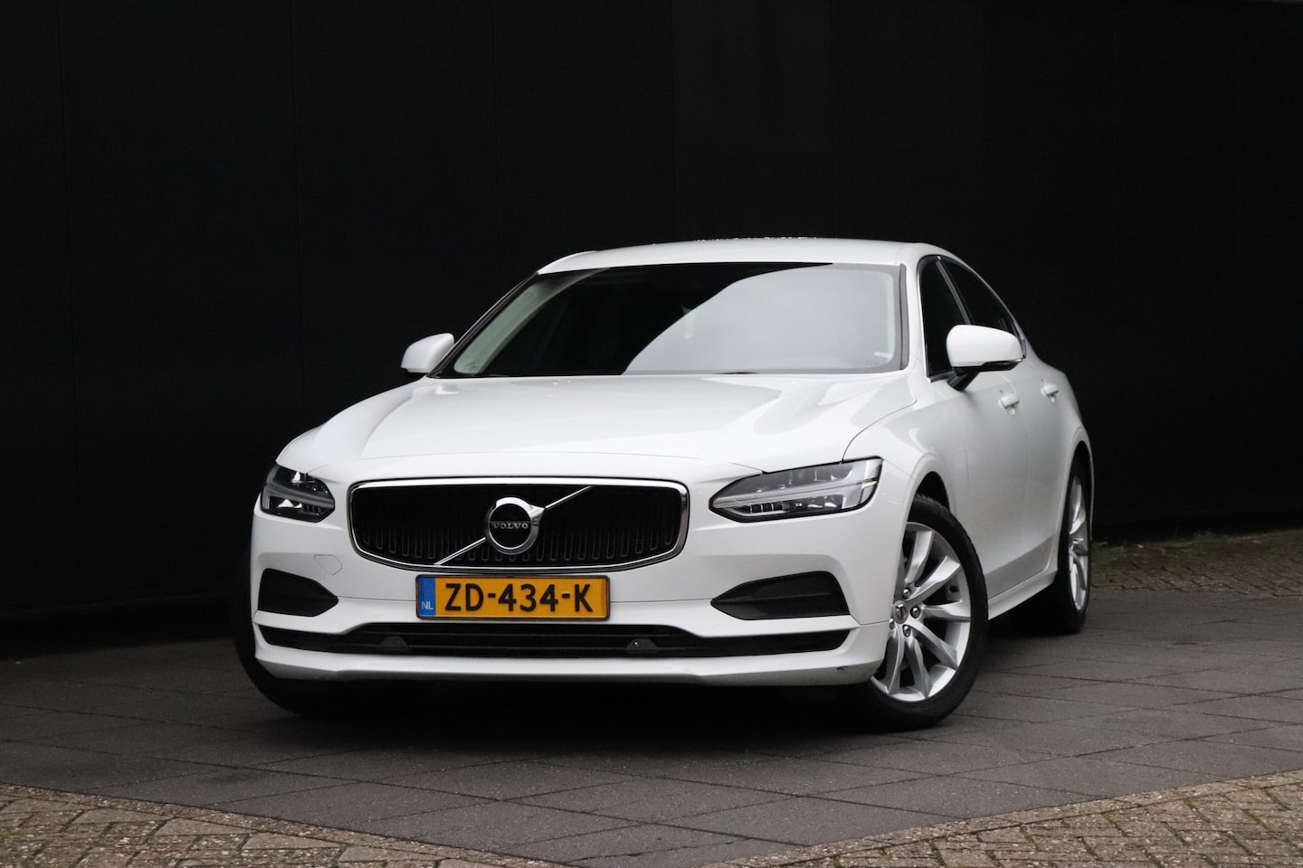 Volvo S90 - 2.0 T4 Momentum | CAMERA | VIRTUAL COCKPIT | CRUISE | APPLE CARPLAY | - AutoWereld.nl