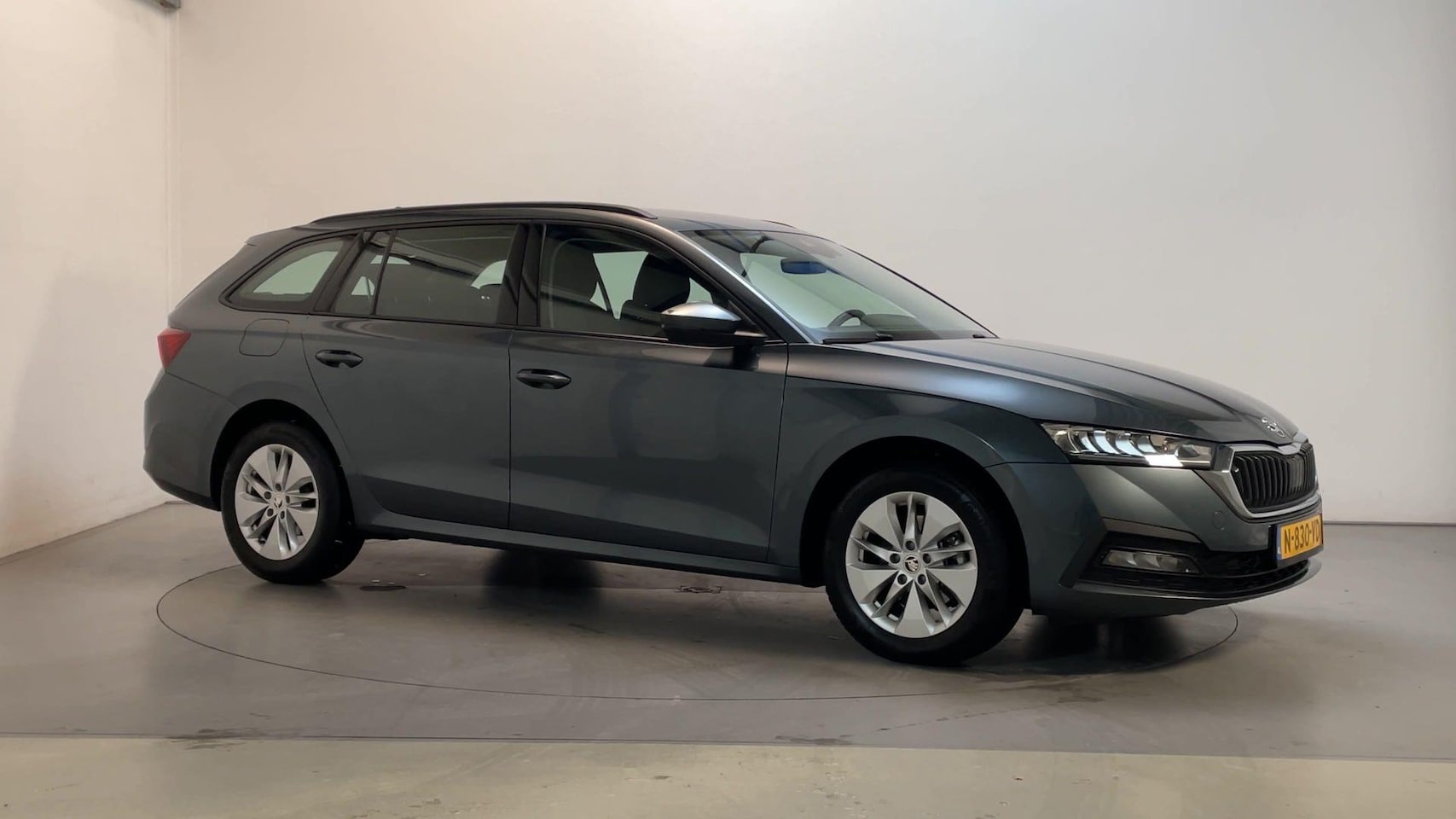 Skoda Octavia Combi - 1.0 e-TSI DSG Business Edition Virtual Cockpit Parkeersensoren Navigatie - AutoWereld.nl
