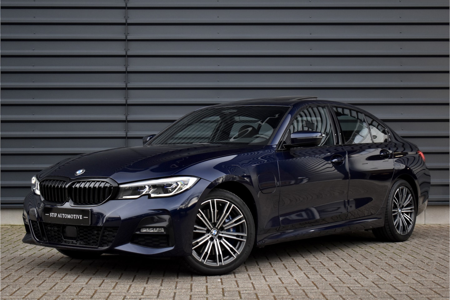 BMW 3-serie - 330e M Sport Individual | Pano | ACC | Laser Light | Memory | Harman/Kardon | Camera | - AutoWereld.nl