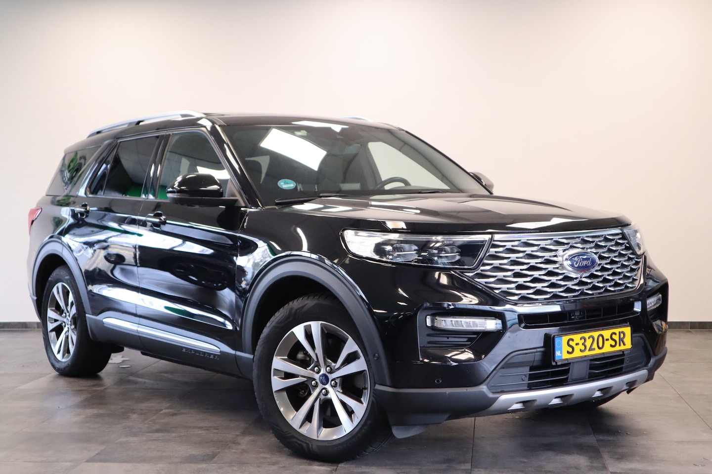 Ford Explorer - 3.0 V6 EcoBoost PHEV Platinum Panoramadak Navigatie 7-Persoons - AutoWereld.nl