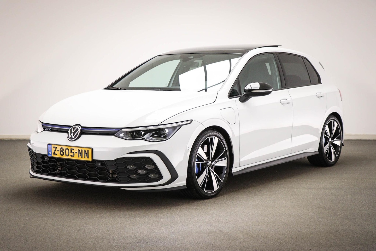 Volkswagen Golf - 1.4 eHybrid GTE | CUSTOM UITLAAT | WINTER / ASSISTENTIE- PACK | PANORAMADAK | TREKHAAK | 1 - AutoWereld.nl