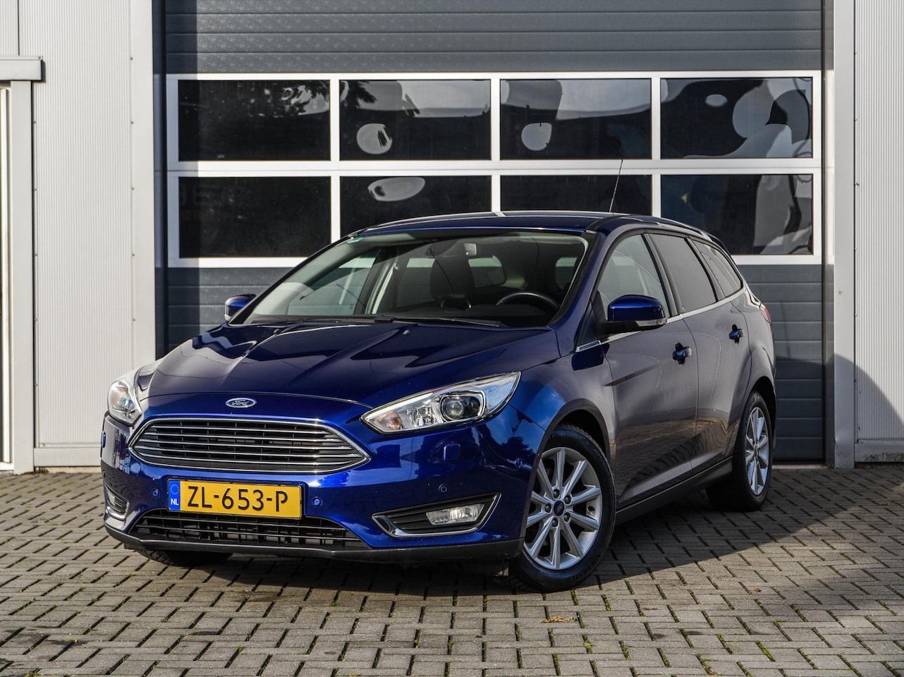 Ford Focus Wagon - 1.0 Titanium Edition | Xenon | Keyless | Navi | Camera | Stoel+stuurverwarming | Cruise co - AutoWereld.nl