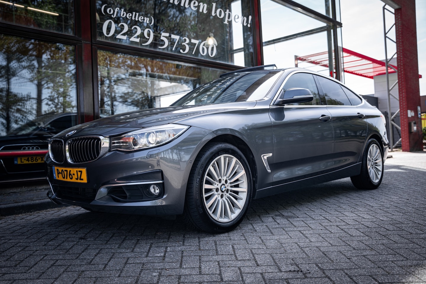 BMW 3-serie Gran Turismo - 335i xDrive High Executive | Automaat | Panorama | Cruise Control | Leder| Electrische kof - AutoWereld.nl