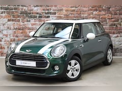 MINI Cooper - Hatchback Business 3 deurs / Trekhaak / Panoramadak / Navigatie / Regen- en lichtsensor /