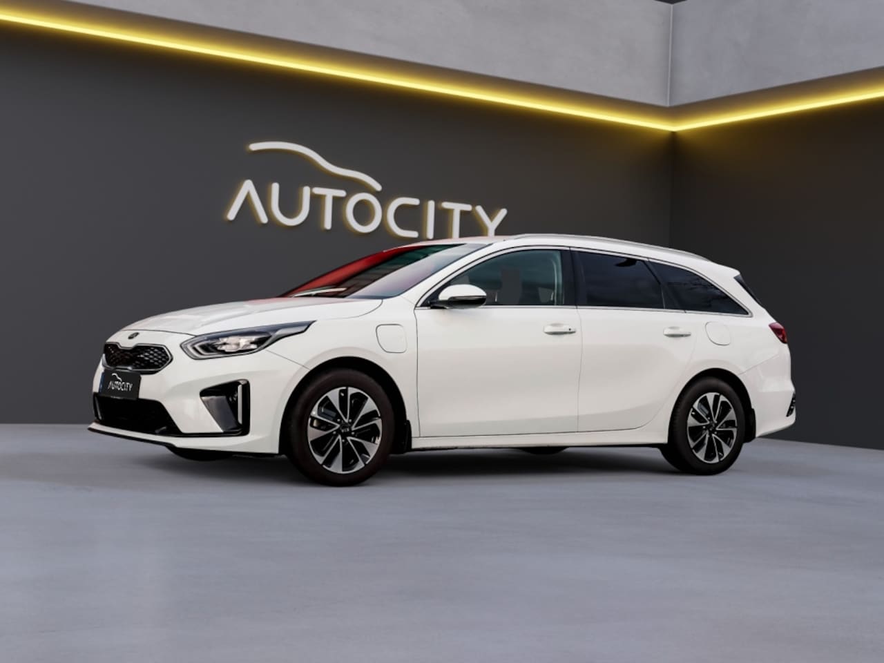 Kia Cee'd Sportswagon - Ceed 1.6 GDI PHEV Dynamicline Camera l Navi l Keyless l Winterpakket - AutoWereld.nl
