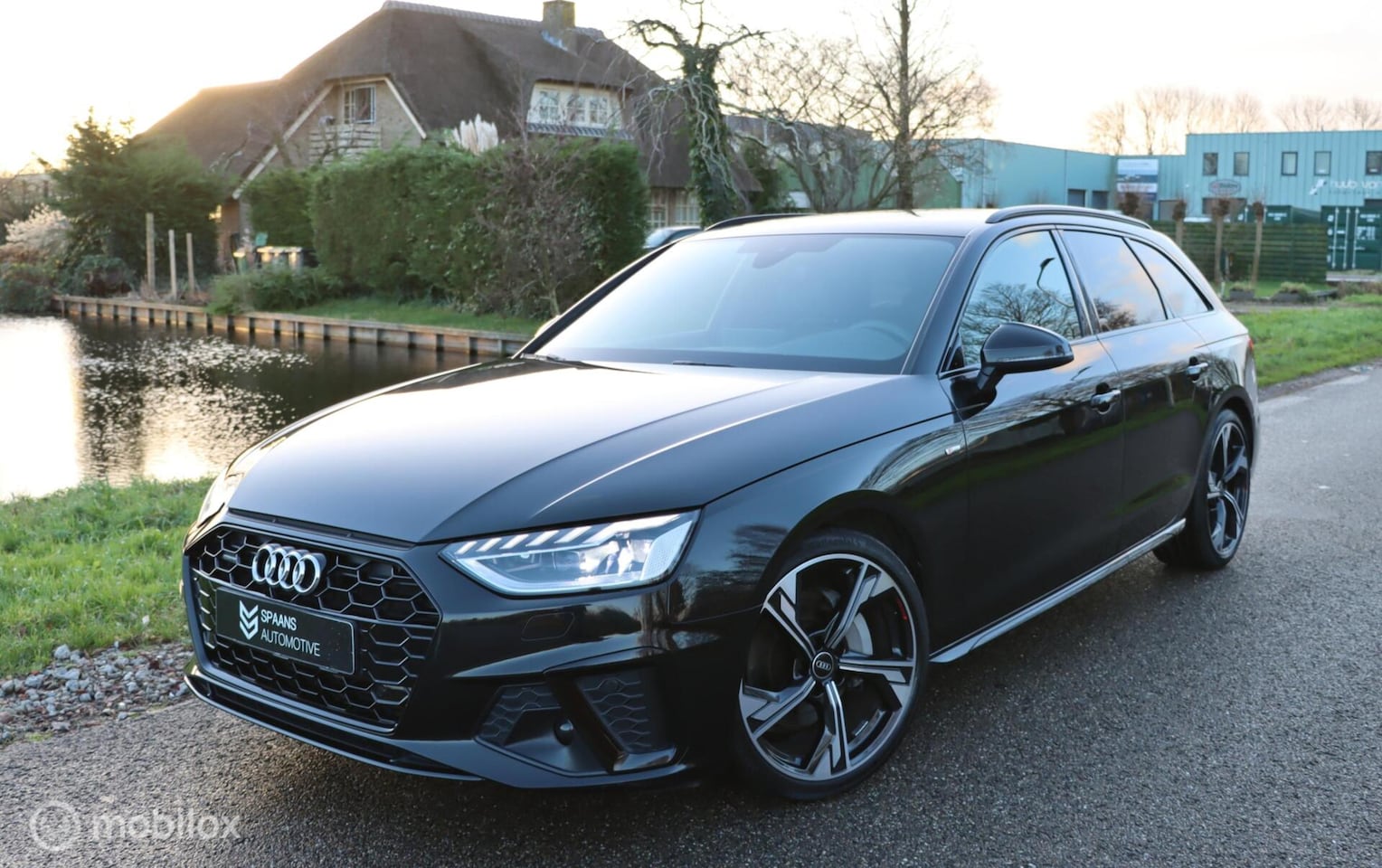 Audi A4 Avant - 40 TFSI Quattro / S-line / B&O / Trekh / Navi - AutoWereld.nl