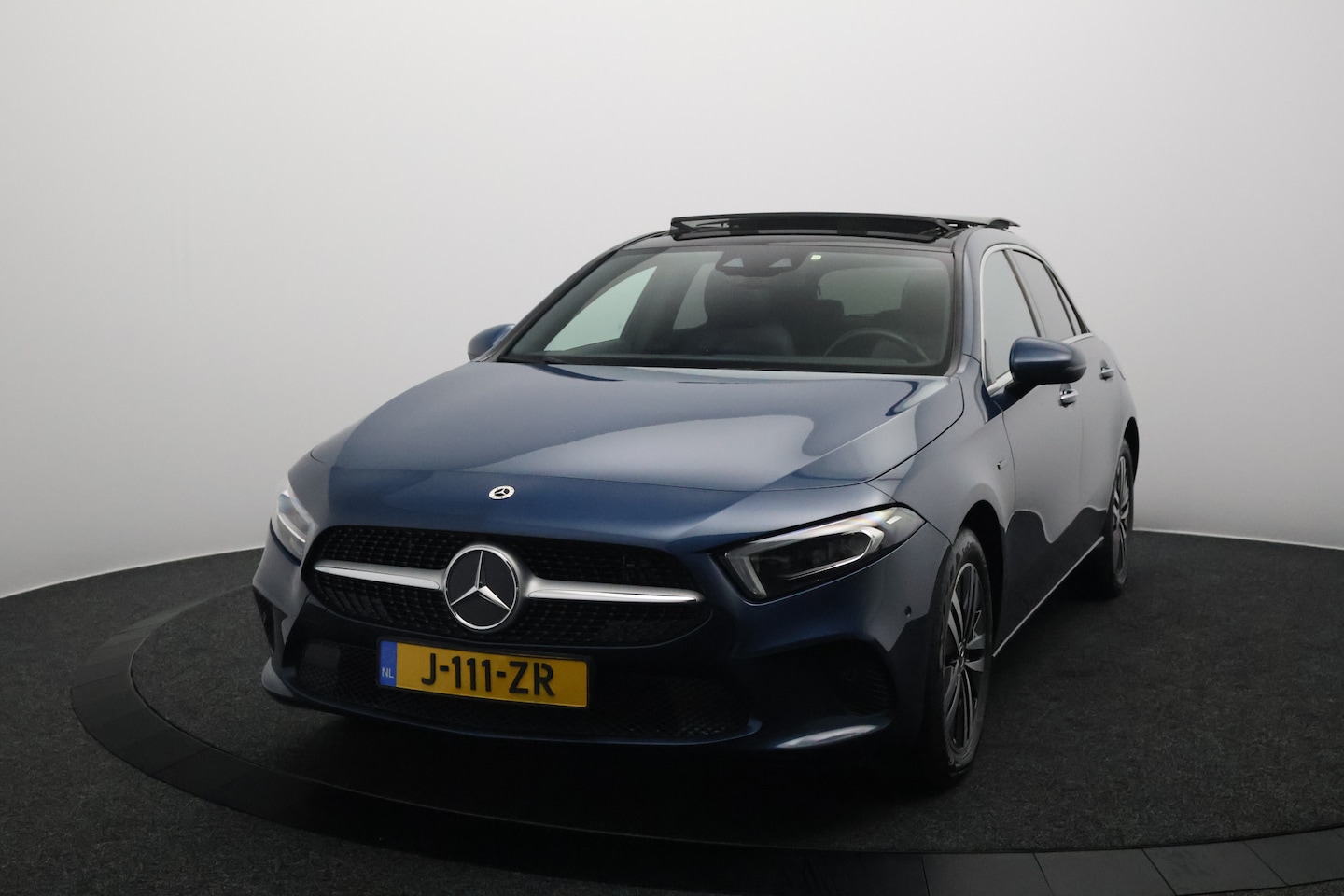 Mercedes-Benz A-klasse - 250 e Business Solution Luxury Limited | Trekhaak Wegklapbaar | Panoramadak | Leer - AutoWereld.nl
