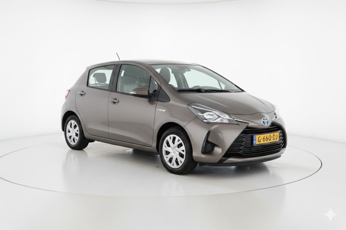 Toyota Yaris - 1.5 Hyb. Active | Geen import | Cruise control | Climate control - AutoWereld.nl