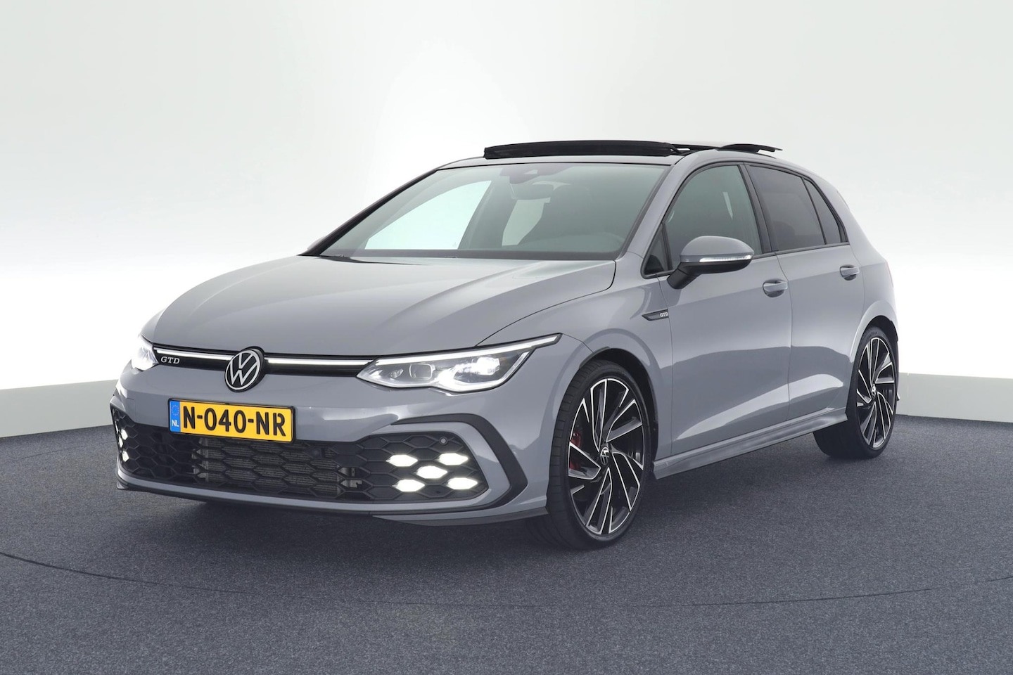 Volkswagen Golf - 2.0 TDI 200pk DSG GTD Panoramadak Camera Virtual Cockpit Navigatie - AutoWereld.nl