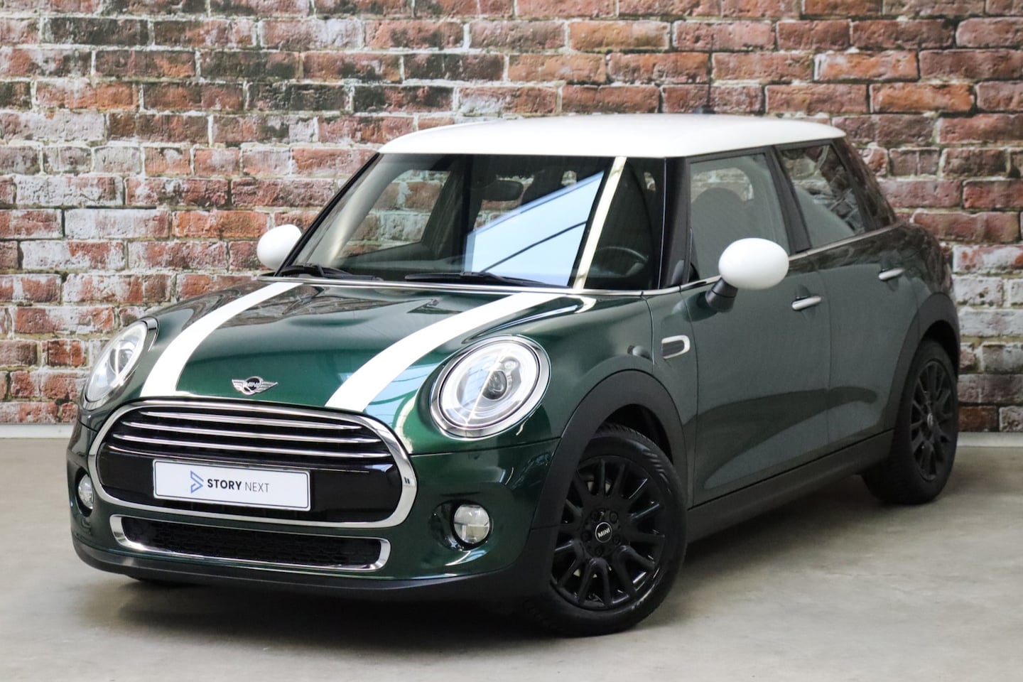 MINI Cooper - Hatchback Chili 5 deurs / Navigatie / Cruise Control / Parkeersensoren / LED Koplampen / B - AutoWereld.nl