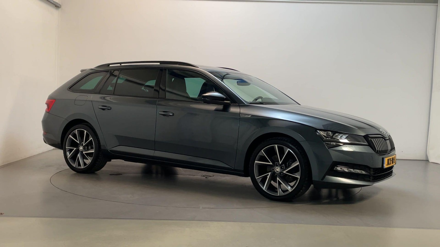 Skoda Superb Combi - 1.4 TSI iV Sportline Business Panoramadak Virtual Cockpit Camera Stoelverwarming - AutoWereld.nl