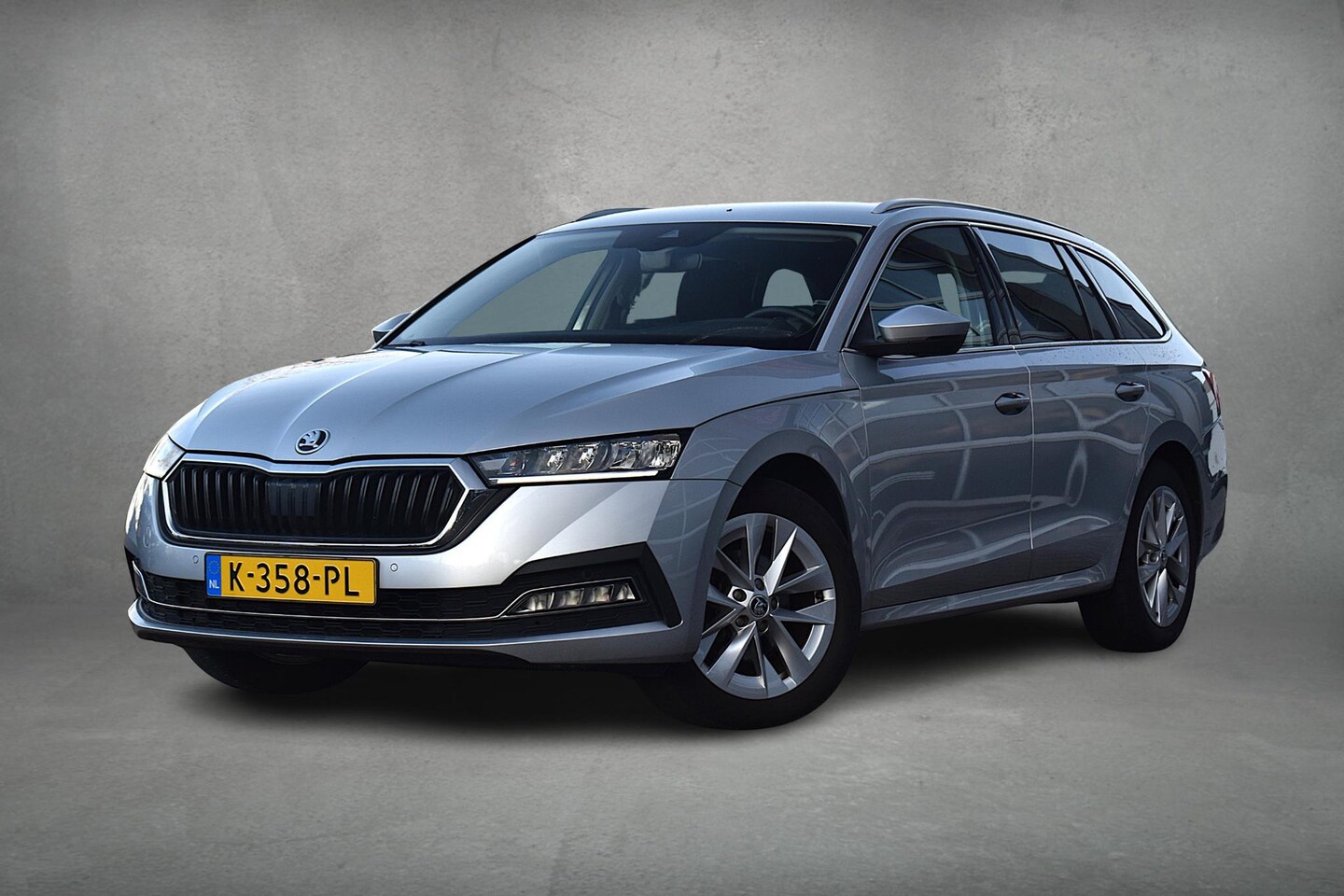 Skoda Octavia Combi - 1.0 e-TSI Business Edition | Apple CarPlay | LED | Climate | 17" LM - AutoWereld.nl